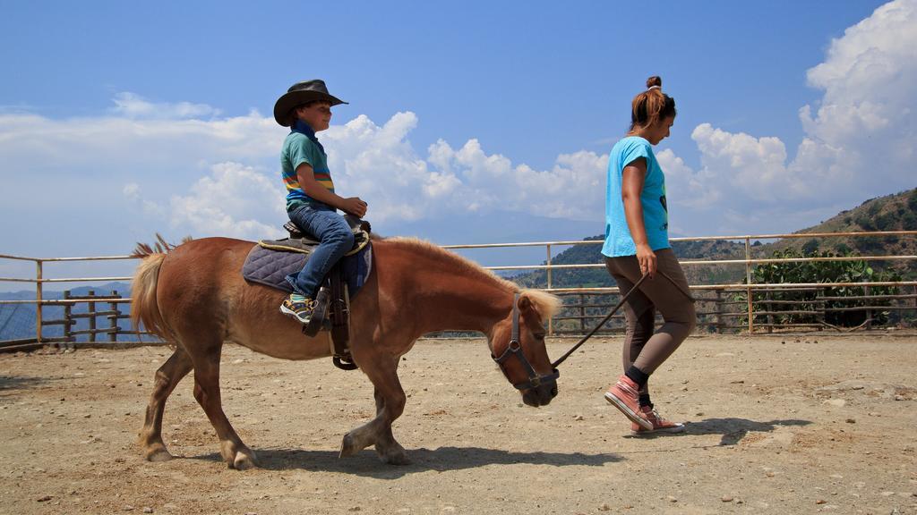 Agriturismo San Cataldo Motta Camastra Eksteriør bilde