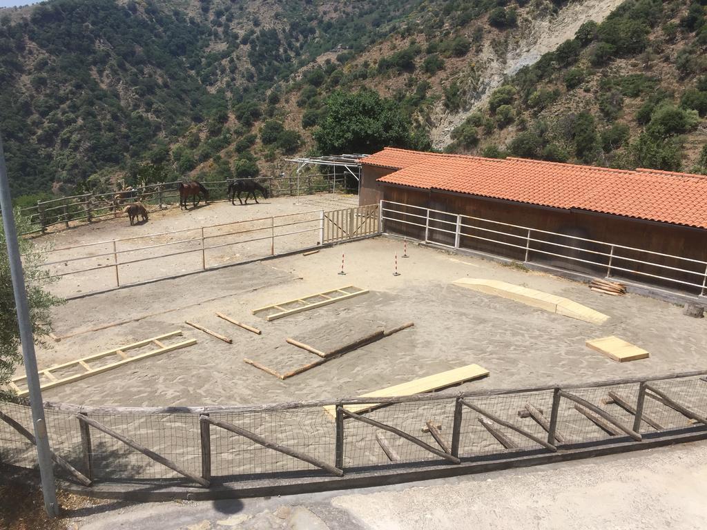 Agriturismo San Cataldo Motta Camastra Eksteriør bilde